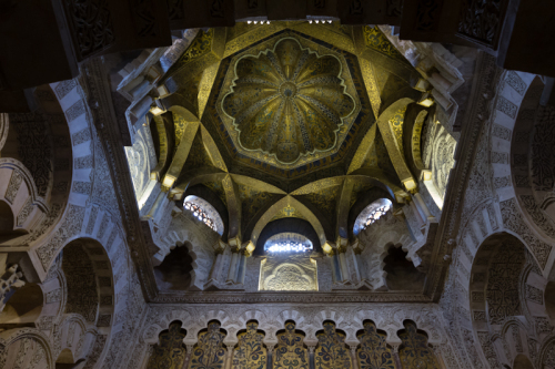 Camera: Canon EOS 7D, lens: EF 16-35mm f/2.8L II USM, Focal length: 16 mm, Shutter speed: 1/40 sec, Aperture: F2.8, ISO: 1600